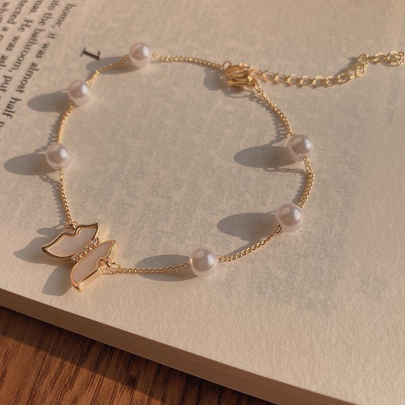 Y2K Adjustable Bracelet Gold with Pearl & White Acrylic Butterfly