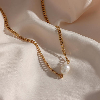 Minimalist Dainty Pearl Necklace Gold